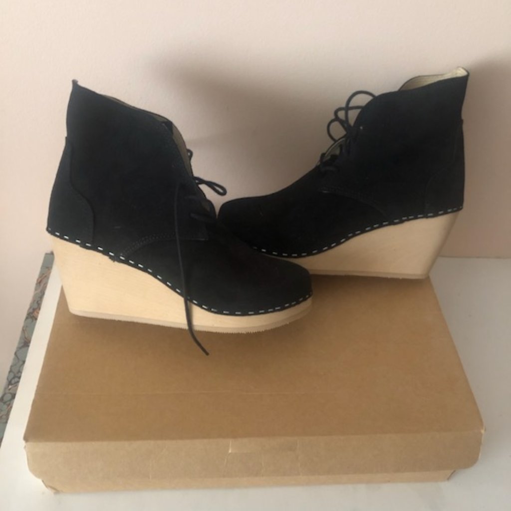 Maguba Clog Wedge Boot. Size 8.